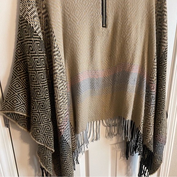 BCBG Poncho - Picture 3 of 8